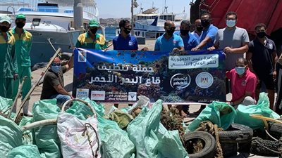 تنظيم حملة نظافة موسعة تحت الماء بالبحر الأحمر (صور)