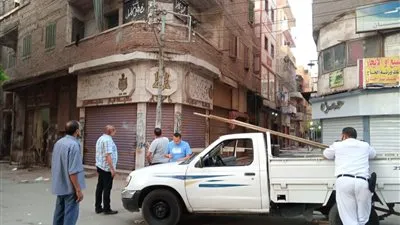 لحظة إنهيار شرفة منزل بالمنصورة (صور)