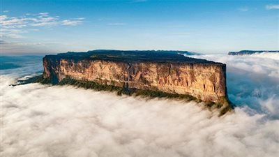 فوق السحاب.. أجمل 5 جبال خالية من كورونا