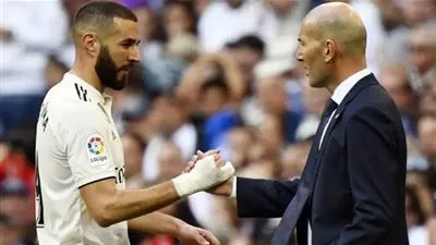 زيدان يشيد ببنزيما وأوديجار قبل مواجهة ريال سوسيداد في الليجا