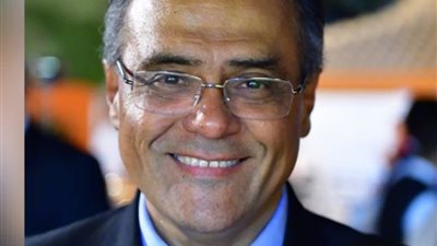 جامعة عين شمس تهنئ الطلاب بالانتهاء من رفع الأبحاث