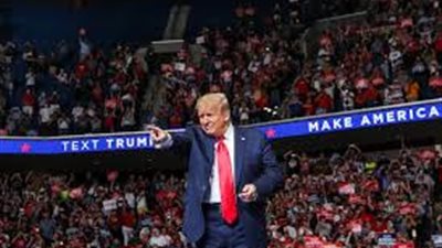 ترامب ينتقد الاحتجاجات ويدافع عن الاستجابة الوبائية مع تجمع الحشود في تلسا