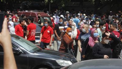 زحام بين طلاب مدرسة جمال عبد الناصر بعد امتحان لغة عربية