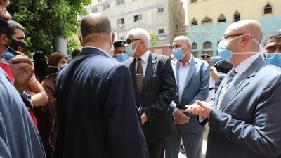 محافظ بني سويف لمتزاحمي مكتب بريد: 