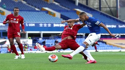 تحت أنظار صلاح.. إيفرتون يفرض التعادل السلبي على ليفربول في الدوري الإنجليزي