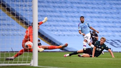 بيرنلي يعلق على واقعة مباراة مانشستر سيتي