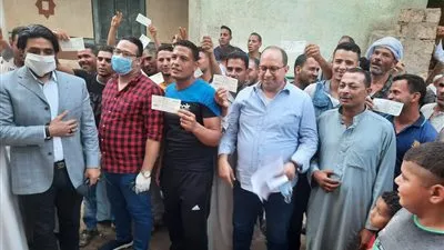 تسليم شيكات 