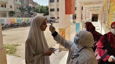 تباين آراء طلاب الثانوية الأزهرية في قنا بعد امتحان الميكانيكا والديناميكا 