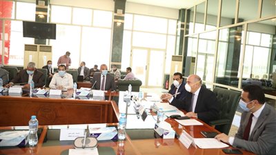 محافظ قنا: تنفيذ الخطة الاستثمارية للعام المالي 2019/2020  بنسبة 100 %