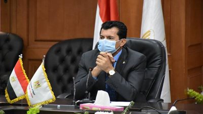 وزير الشباب والرياضة: الكمامات ليست إلزامية في تدريبات الأندية (فيديو)
