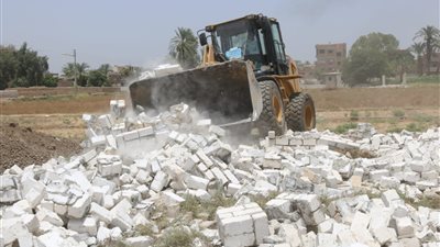 محافظ قنا: إزالة 56 مخالفة بناء عشوائي بمساحة 6 آلاف و600 متر