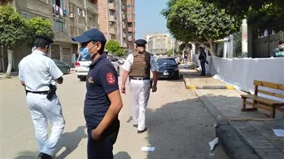 الشرطة تخلي محيط لجان الثانوية العامة من اولياء الأمور ببني سويف (صور)