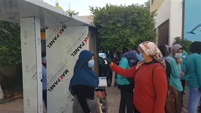 ممرات آمنة ومنع أولياء الأمور أمام لجان الثانوية بالغردقة 