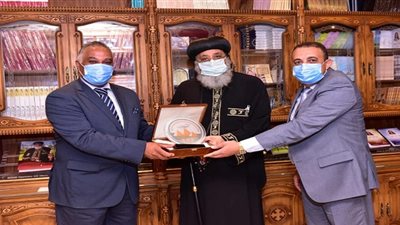 رئيس مجلس إدارة اتحاد الملاحة الرياضية يلتقي البابا تواضروس