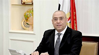 وزير الإسكان يعود للعمل الأحد المقبل بعد التأكد من سلبية تحليل كورونا