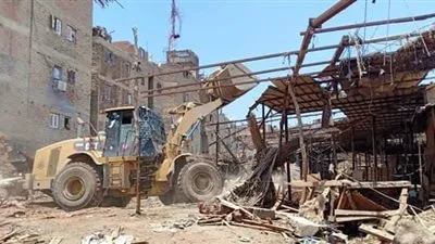 بدء أعمال إزالة سوق الخميس نهائيا من حي المطرية