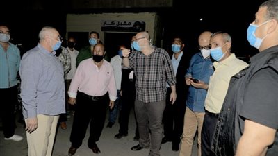 أول أيام رفع الحظر.. تشميع محلات مخالفة في بني سويف (صور)