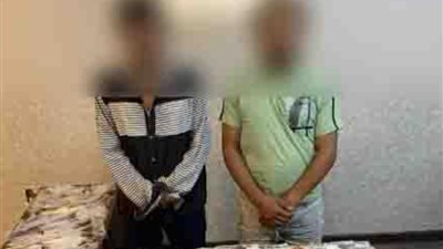 بـ750 جرام هيروين وسلاح ناري.. سقوط تاجري مخدرات في أكتوبر