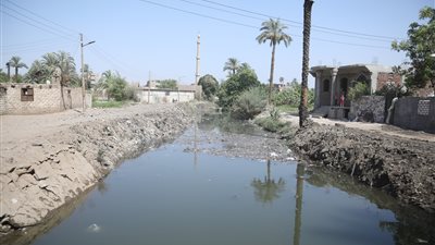 محافظ قنا يوجه بإزالة المخلفات بترعة الترامسة   