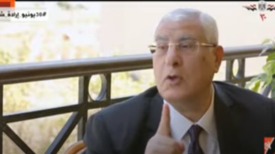 لأول مرة.. عدلي منصور يكشف رد فعله على المطالبة برفع الدعم جزئيًا في حكمه (فيديو)