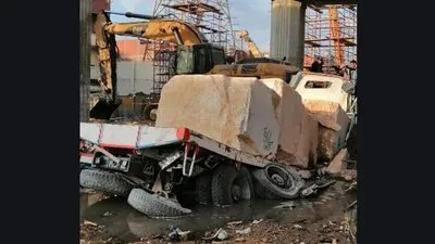 تفاصيل جديدة في حادث وفاة طفلة بعد سقوط مقطورة على منزلها 