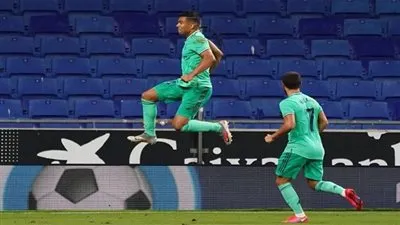 ريال مدريد يقهر إسبانيول وينتزع صدارة الدوري الإسباني من برشلونة 