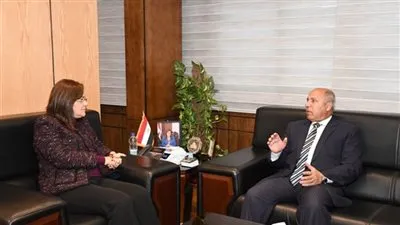 وزيرا النقل والتخطيط يبحثان إقامة أول مصنع للوحدات المتحركة بالسكة الحديد