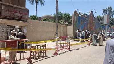 استنفار أمني لمنع تكدس السيارات بمحيط لجان الثانوية الأزهرية في قنا