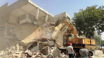 محافظة القاهرة توضح أسباب إزالة مبنى صناع الأثاث بسور مجرى العيون