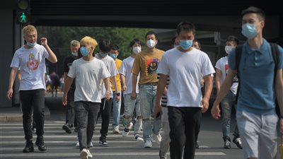 اليابان تسجل أكبر زيادة في الإصابات بكورونا منذ رفع حالة الطوارئ