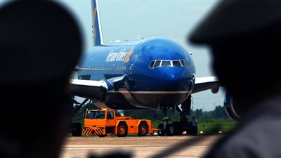 فيتنام تقرر إيقاف 27 طيارا باكستانيا عن العمل  