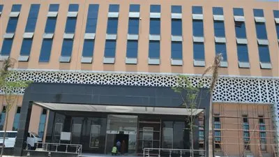 جهاز العاشر من رمضان: الانتهاء من تنفيذ المبني الرئيسي بمشروع المستشفى الجامعي