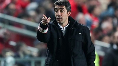 بنفيكا يقيل مدربه بسبب سوء النتائج