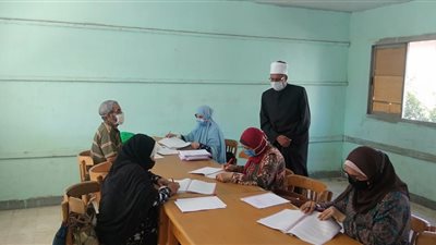 وكيل الأزهر يتفقد مركز تصحيح منطقة القاهرة 
