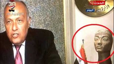 الدلالة السياسية للتمثال المجاور لوزير الخارجية خلال كلمته بمجلس الأمن