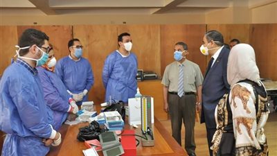 رئيس جامعة كفر الشيخ يتفقد امتحانات الفرق النهائية (صور)