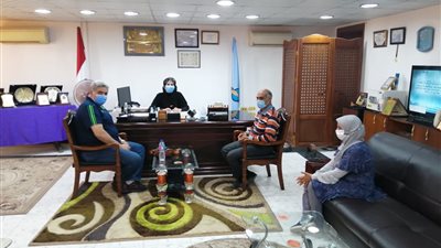 رئيس مدينة سفاجا تناقش توفير مقر بديل للتأمين الصحي (صور)