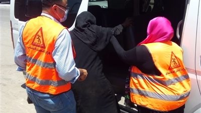 التضامن تنقذ مسنة تخلى عنها ابنها وتركها في الشارع بحدائق القبة (صور)