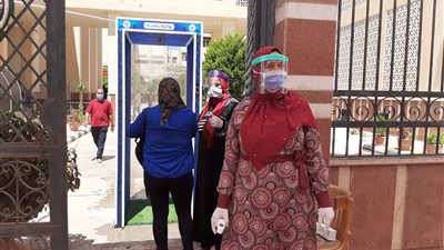 نائب رئيس جامعة المنصورة يتفقد الإجراءات الاحترازية بامتحانات كلية التجارة (صور) 