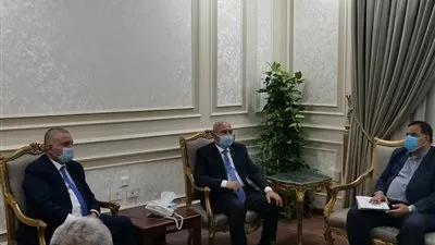 وزير النقل يؤكد أهمية إنشاء شركة للنقل المشترك بين السكة الحديد والشاحنات