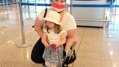 بالصور.. فرحة أطفال سويسرا فور وصولهم مطار الغردقة الدولي