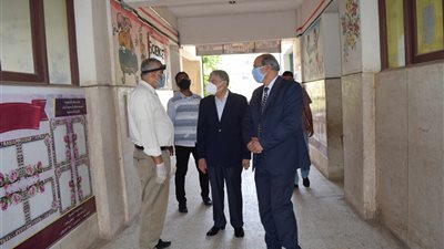 محافظ المنيا يتابع سير امتحانات الثانوية بعدد من لجان مطاي (صور) 