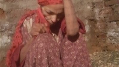 حبسها شقيقها لمدة 22 عامًا.. تفاصيل مثيرة في قصة إنقاذ 