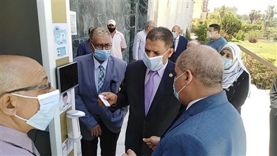 جامعة الأزهر تطور بوابات ذكية للتعقيم متعددة الوظائف