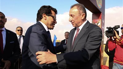 رئيس الأهلي يشيد بدور أشرف صبحي في خدمة الرياضة المصرية