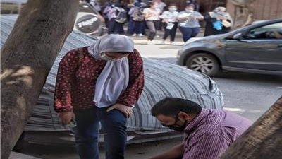 صاحب صورة ربط حذاء ابنته: 