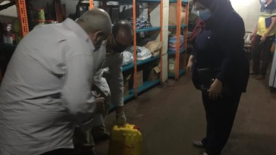 إغلاق كافتريا في الدقهلية بسبب التزاحم وإعدام 500 كليو أغذية فاسدة (صور)