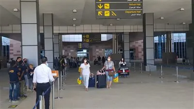 محافظ البحر الأحمر: وصول 5 طائرات على متنها 899 سائحا