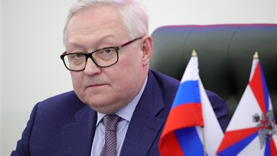 موسكو تنفي إجراء محادثات مع أمريكا بشأن العودة لمجموعة الدول السبع