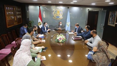 إزالة الإعلانات المخالفة بشوارع كفرالشيخ.. والمحافظ يناقش ترخيصها